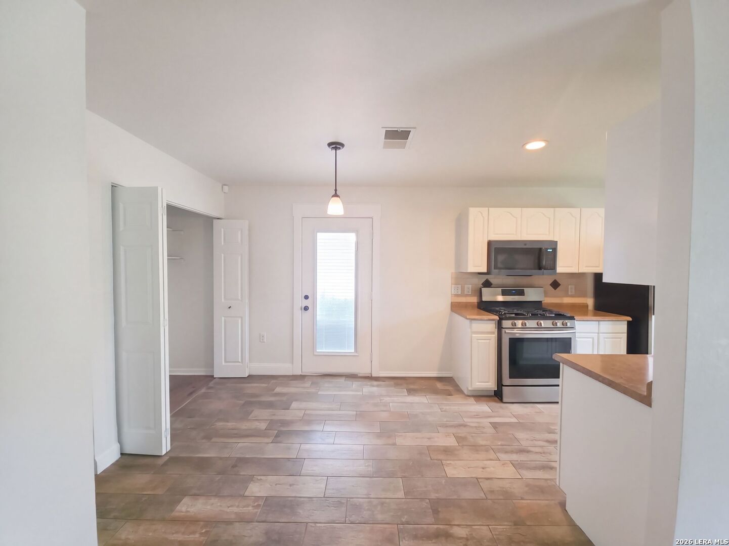 8703 Park Meadows Converse TX 78109