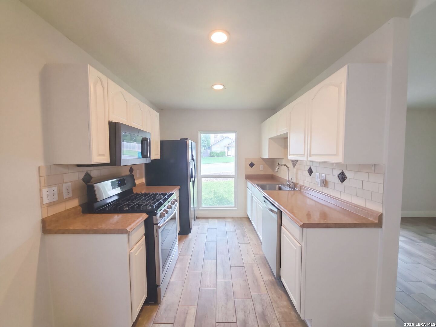 8703 Park Meadows Converse TX 78109