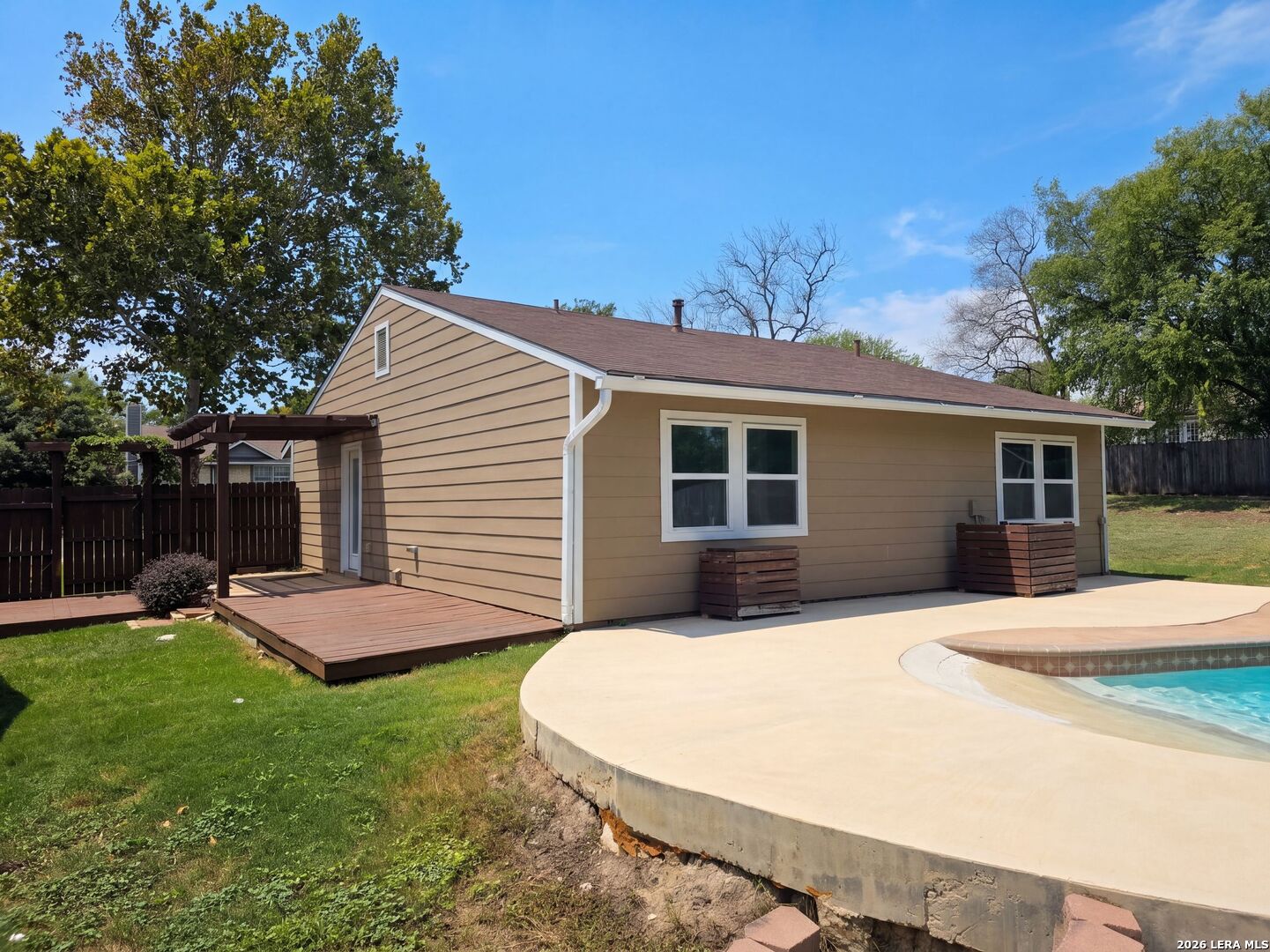 8703 Park Meadows Converse TX 78109