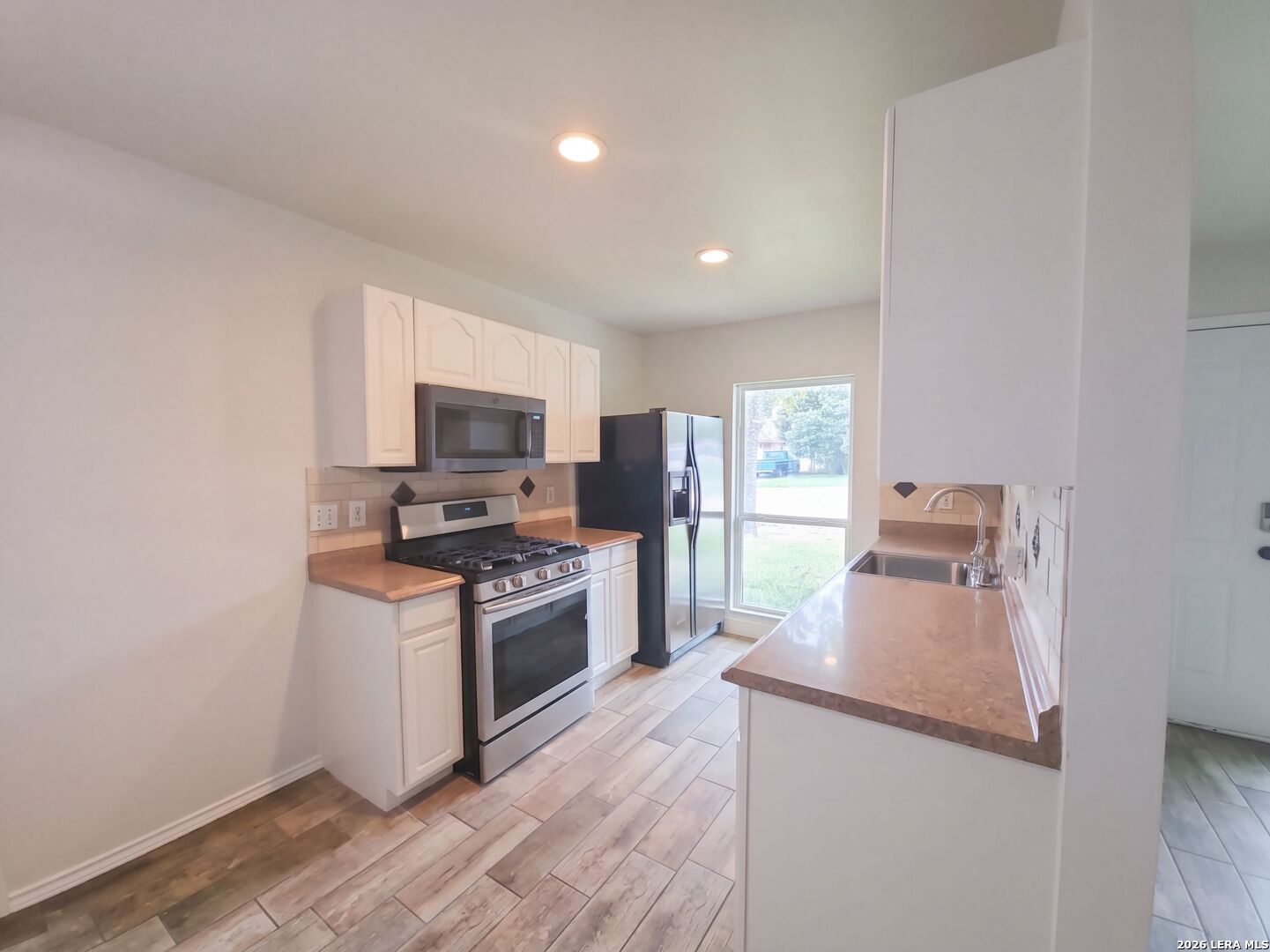8703 Park Meadows Converse TX 78109