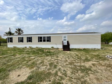 7523 Norris West Drive Elmendorf TX 78112
