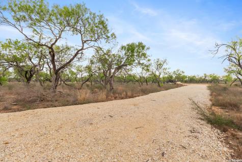 2161 County Road 124 Floresville TX 78114