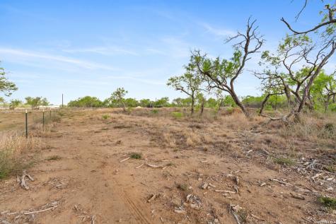 2161 County Road 124 Floresville TX 78114
