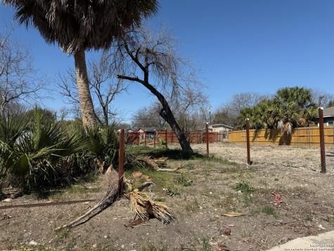 831 S San Eduardo San Antonio TX 78237