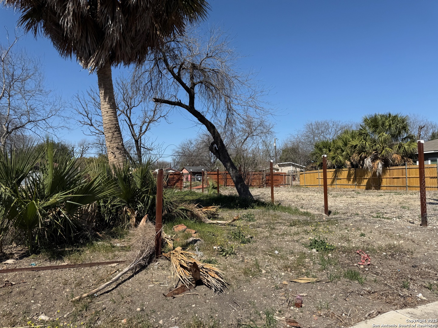 831 S San Eduardo San Antonio TX 78237