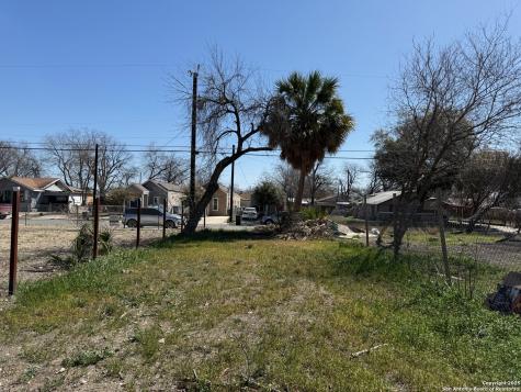 831 S San Eduardo San Antonio TX 78237