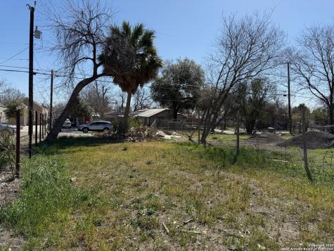831 S San Eduardo San Antonio TX 78237