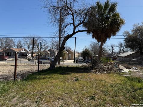 831 S San Eduardo San Antonio TX 78237