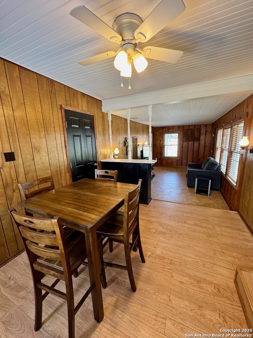 710 W Hondo Devine TX 78016