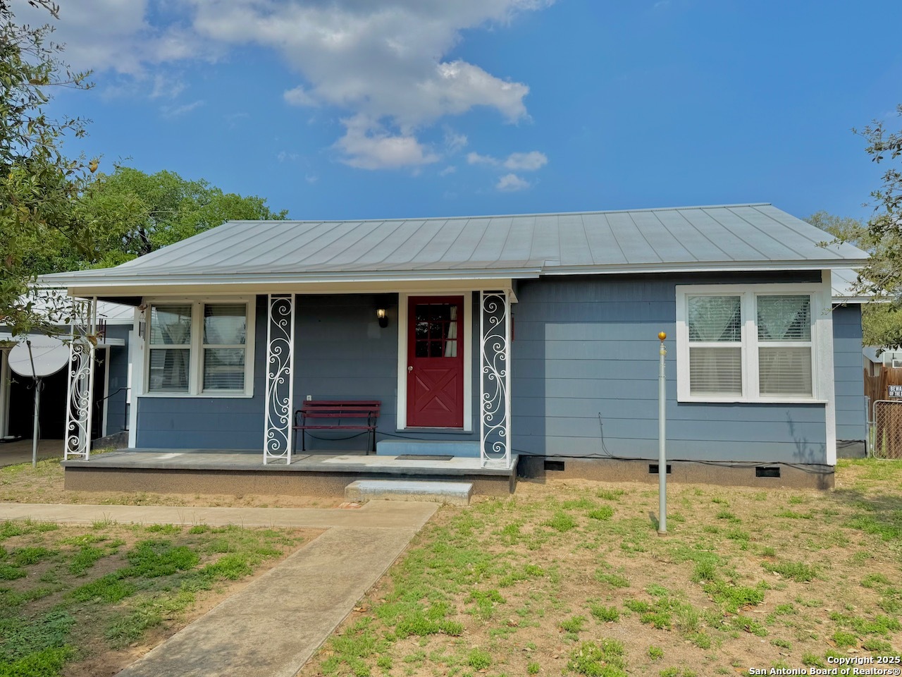 710 W Hondo Devine TX 78016