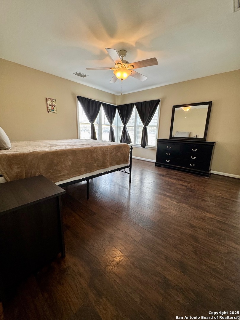 710 W Hondo Devine TX 78016