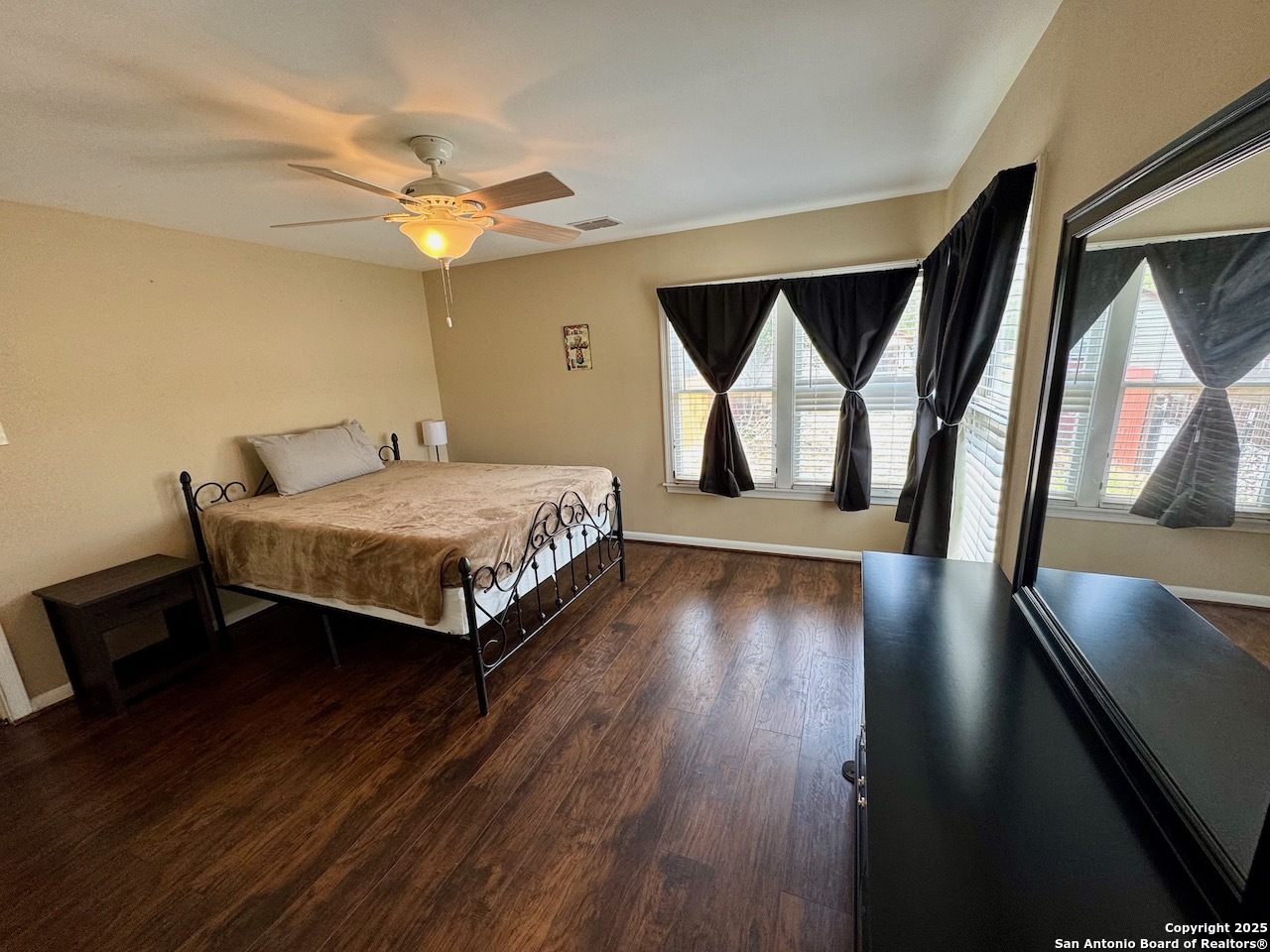 710 W Hondo Devine TX 78016