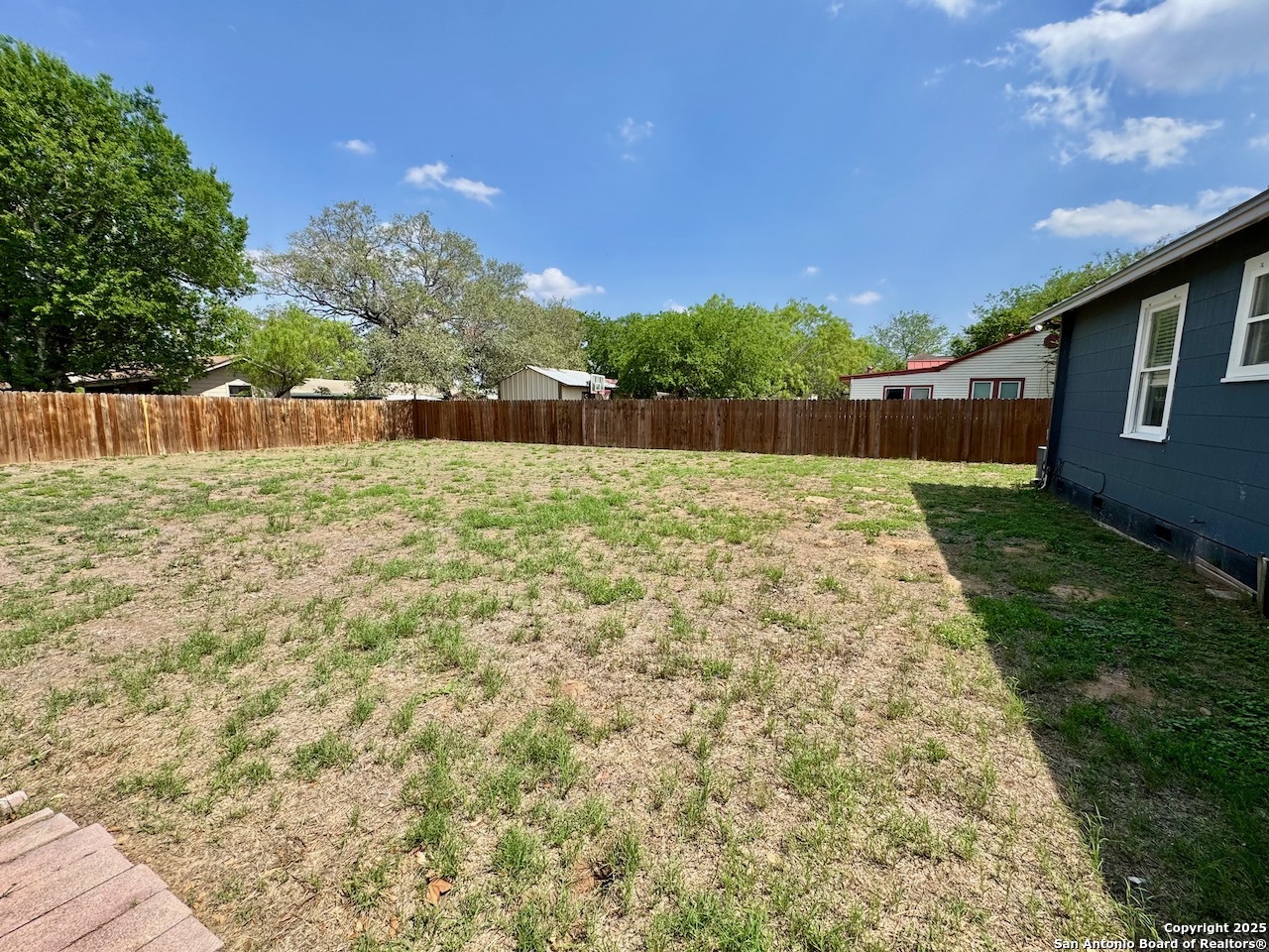 710 W Hondo Devine TX 78016