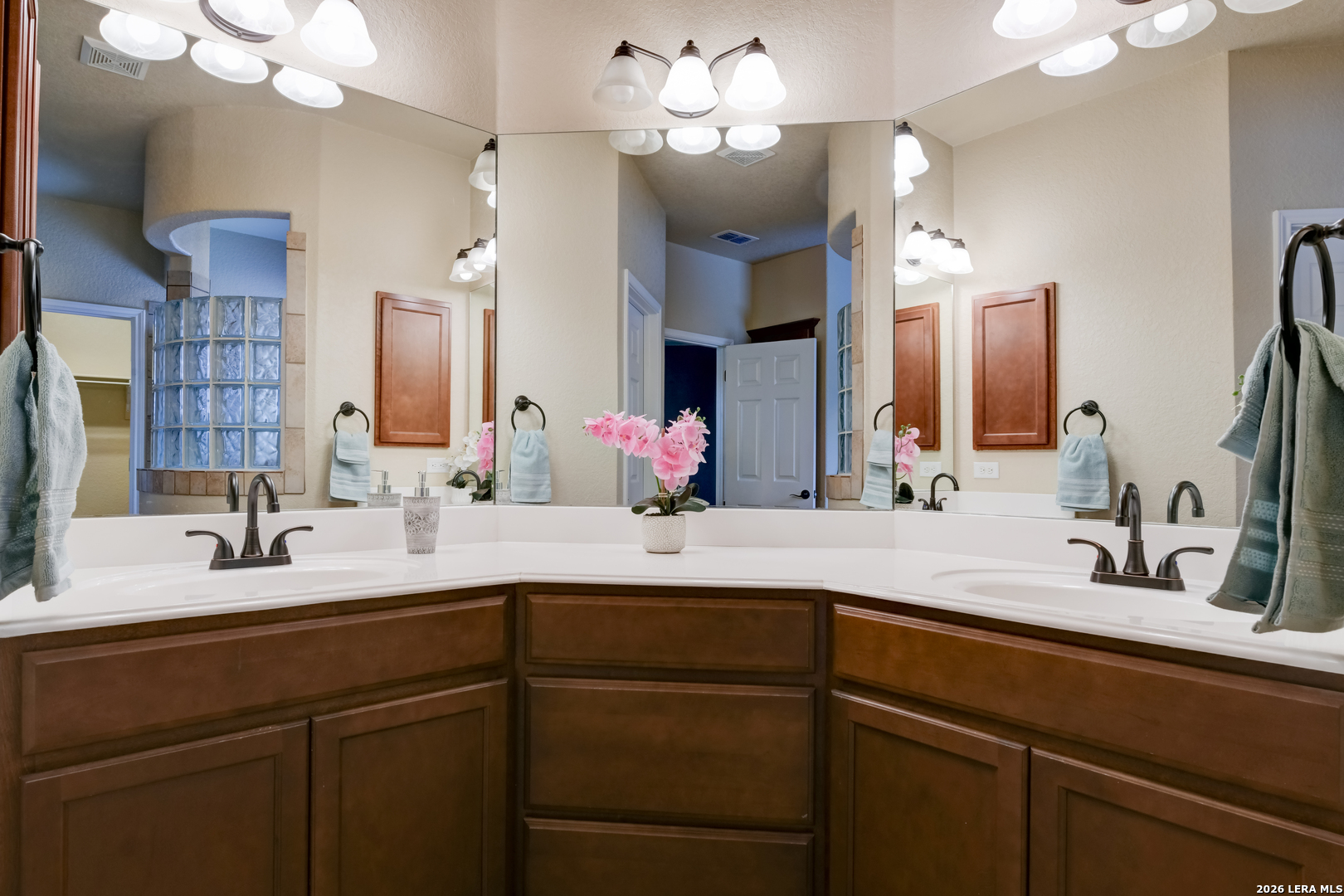 2718 Brighton Park Converse TX 78109