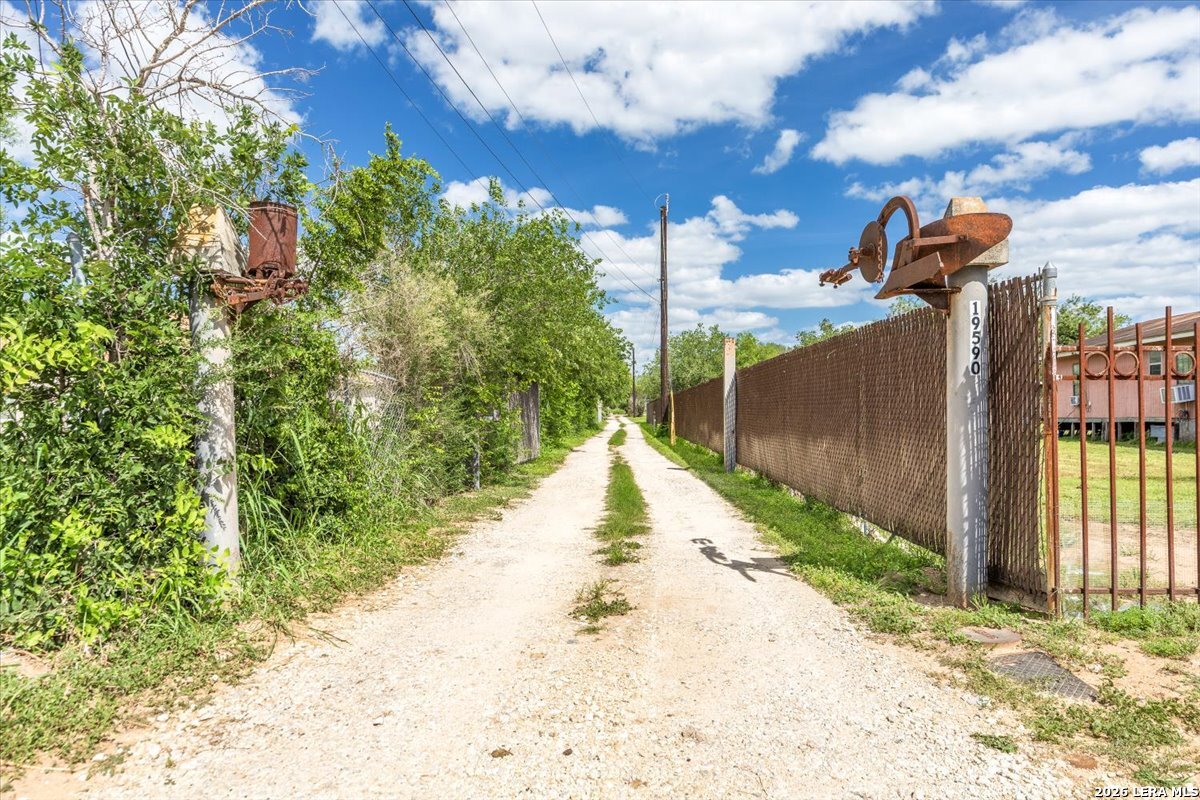 19590 Leal Road San Antonio TX 78221