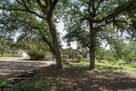 323 Creekview Drive Floresville TX 78114