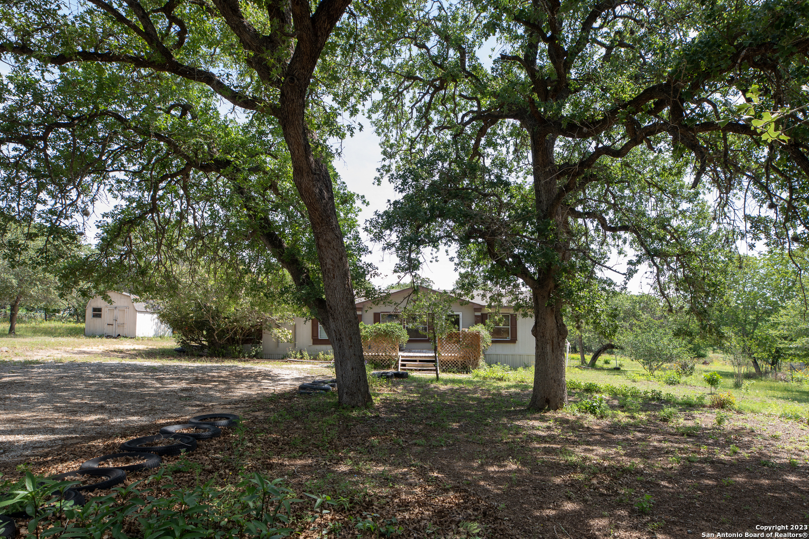 323 Creekview Drive Floresville TX 78114