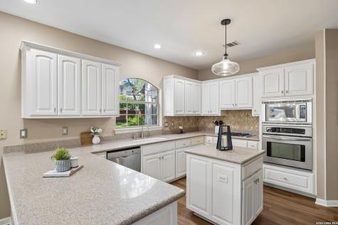 2215 Blackoak Bend San Antonio TX 78248