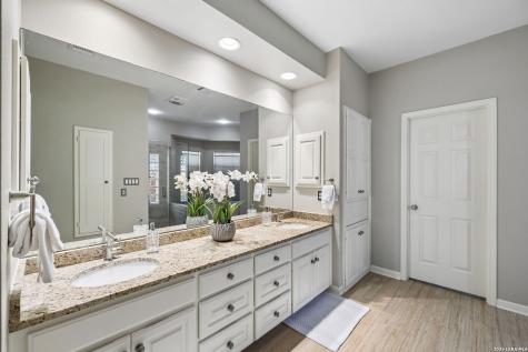 2215 Blackoak Bend San Antonio TX 78248