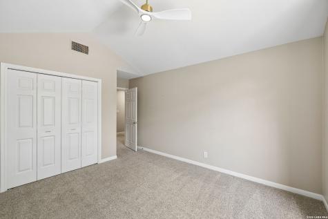2215 Blackoak Bend San Antonio TX 78248