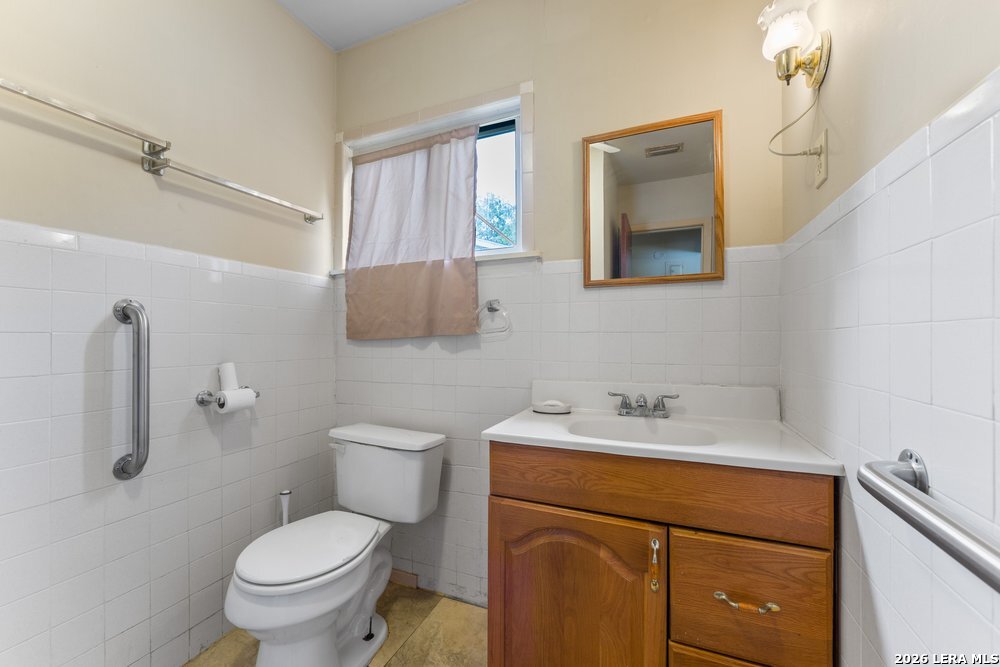 3627 W Poplar Street San Antonio TX 78228