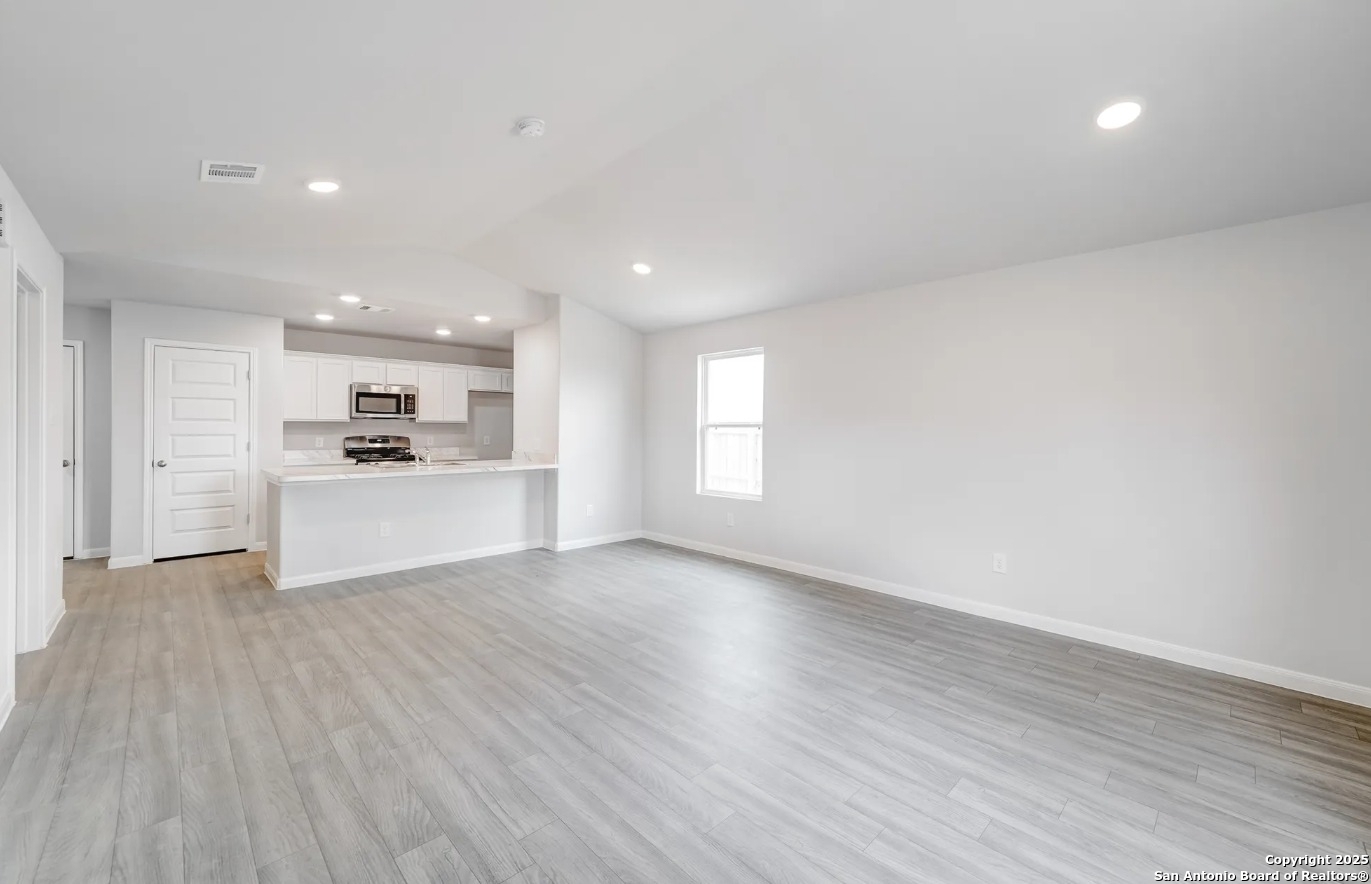 503 Sendera Kenedy TX 78119