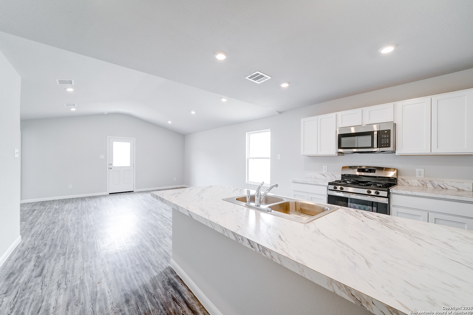 305 Mariposa Circle Kenedy TX 78119