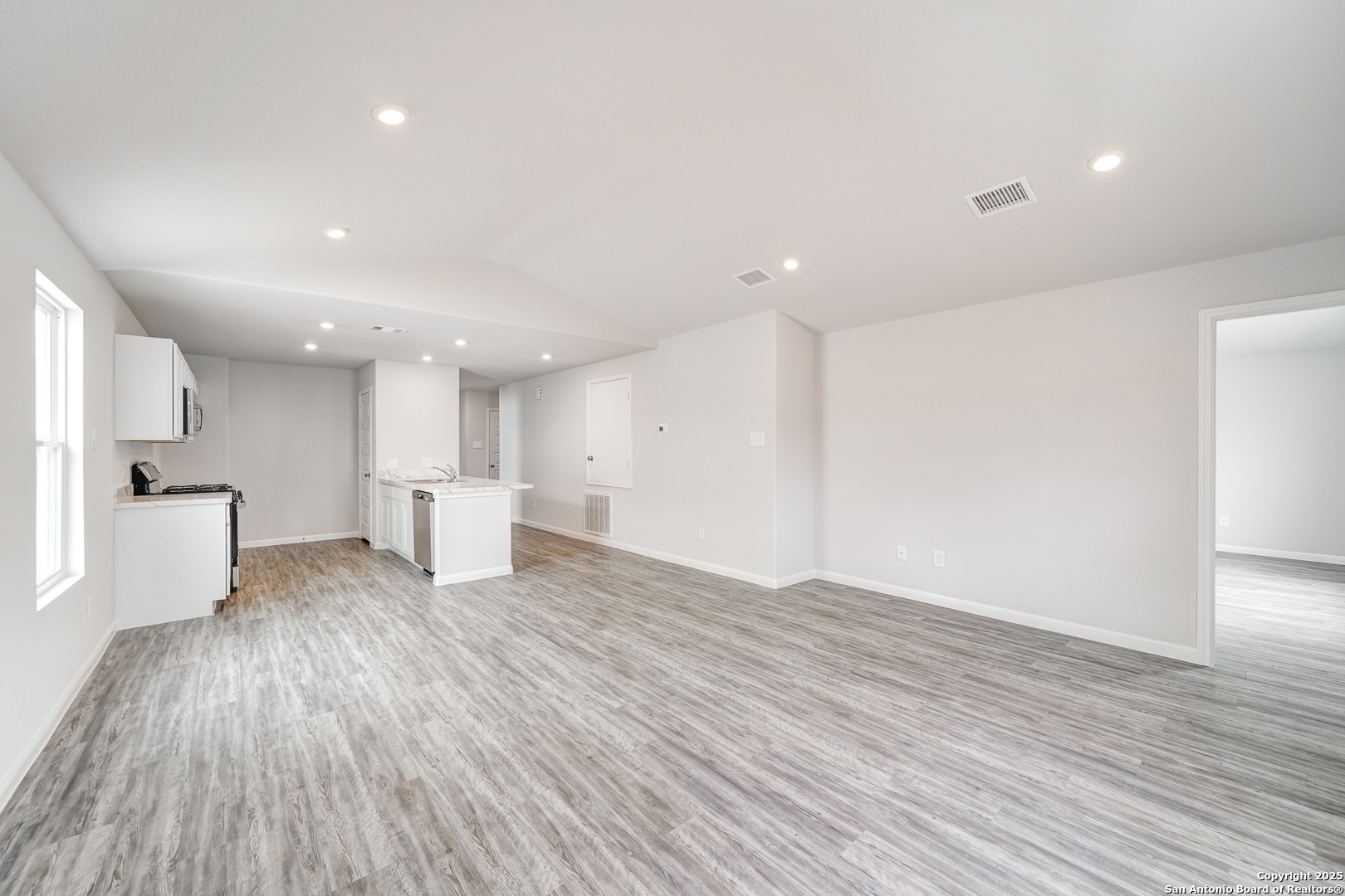 305 Mariposa Circle Kenedy TX 78119