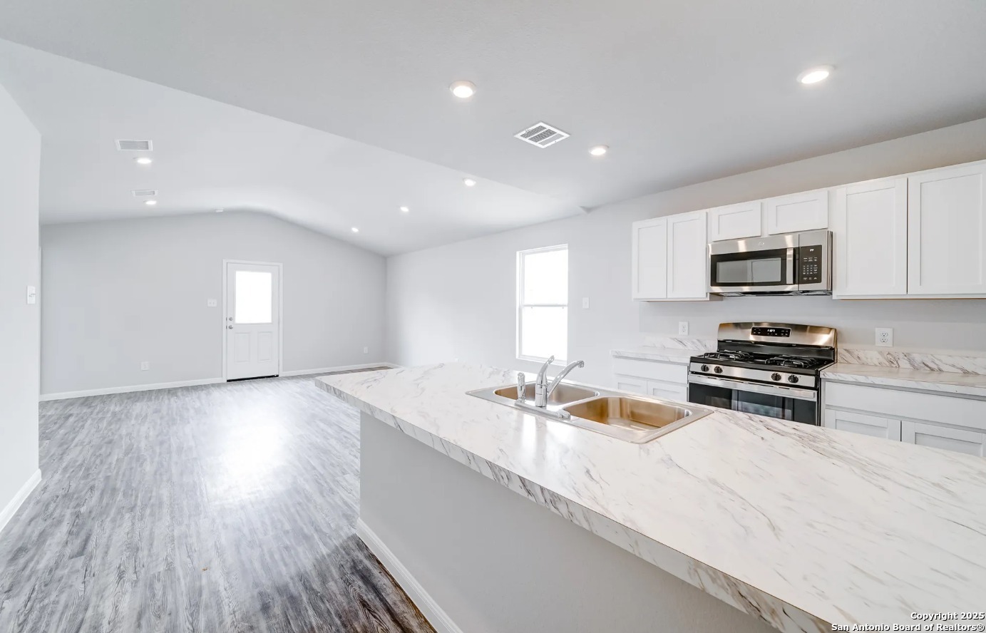 305 Mariposa Circle Kenedy TX 78119