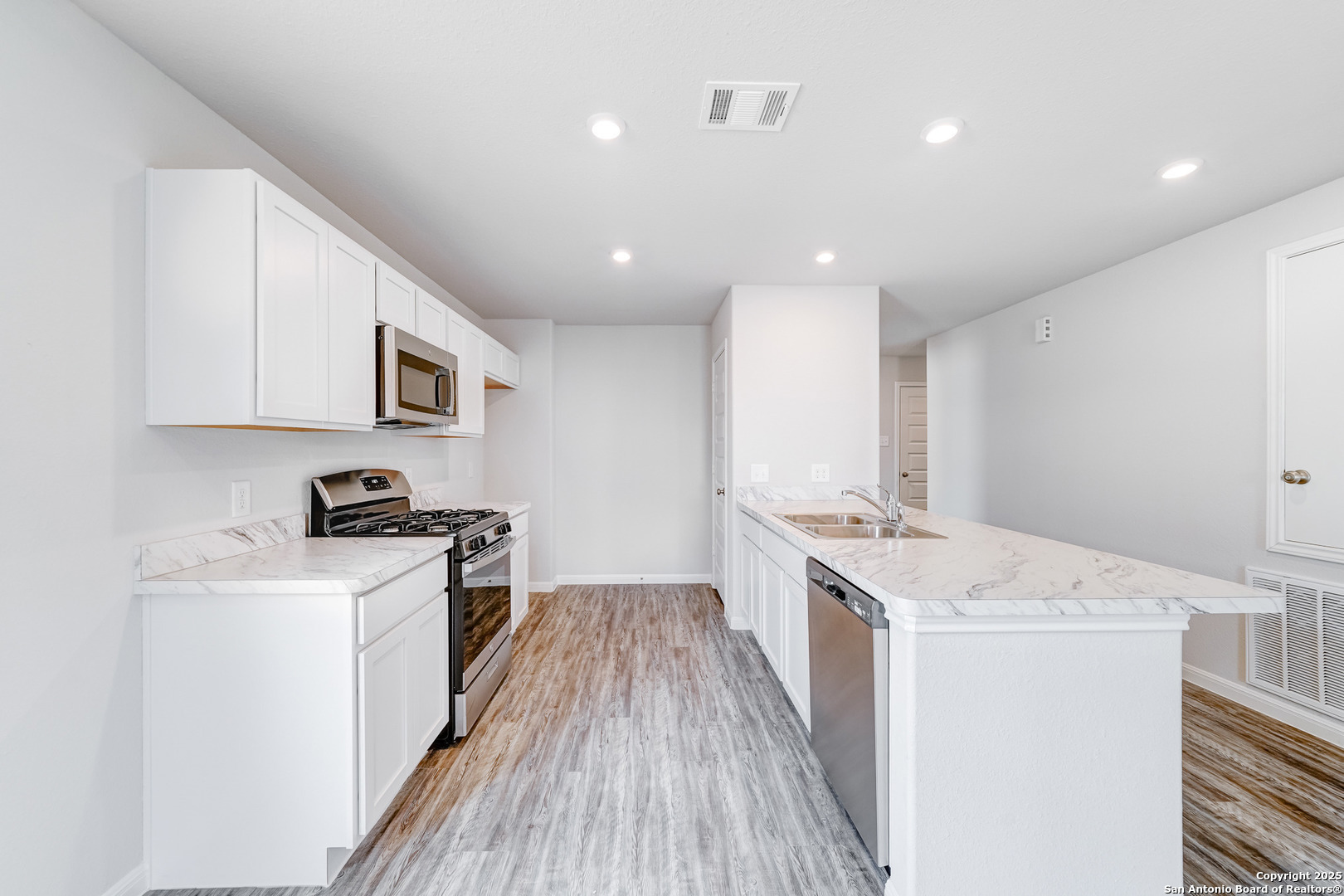 305 Mariposa Circle Kenedy TX 78119