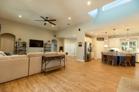 461 County Road 6723 Natalia TX 78059