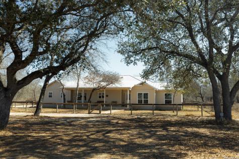 461 County Road 6723 Natalia TX 78059