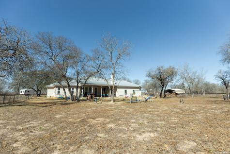 461 County Road 6723 Natalia TX 78059