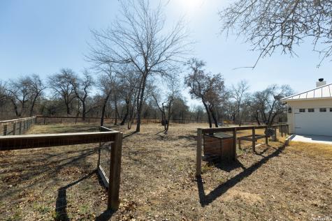 461 County Road 6723 Natalia TX 78059
