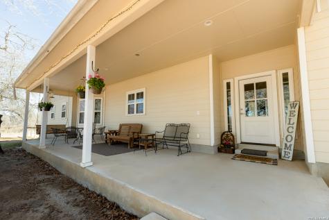 461 County Road 6723 Natalia TX 78059