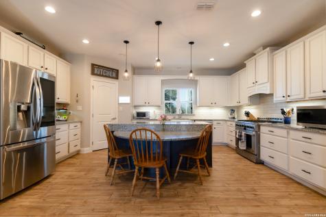 461 County Road 6723 Natalia TX 78059