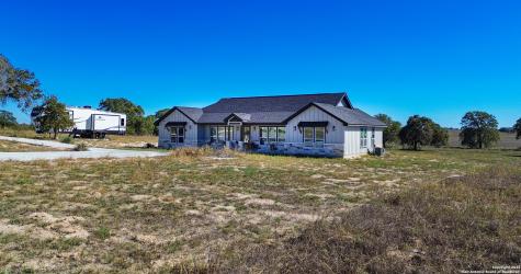732 Lake Valley La Vernia TX 78121