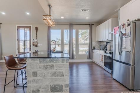 732 Lake Valley La Vernia TX 78121