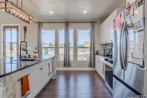732 Lake Valley La Vernia TX 78121