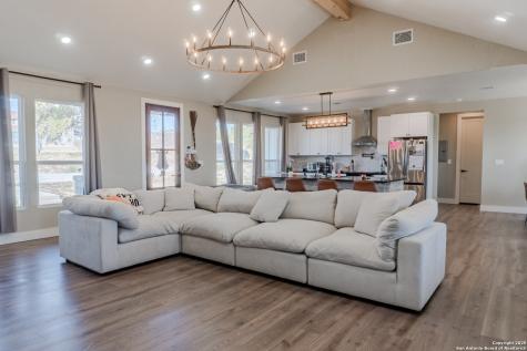 732 Lake Valley La Vernia TX 78121