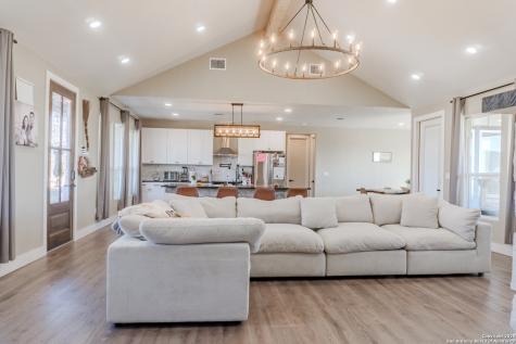 732 Lake Valley La Vernia TX 78121