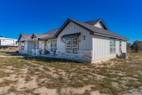 732 Lake Valley La Vernia TX 78121