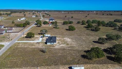 732 Lake Valley La Vernia TX 78121