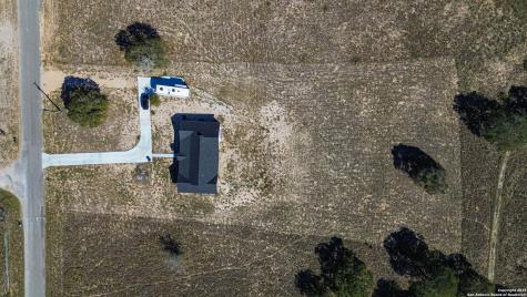 732 Lake Valley La Vernia TX 78121