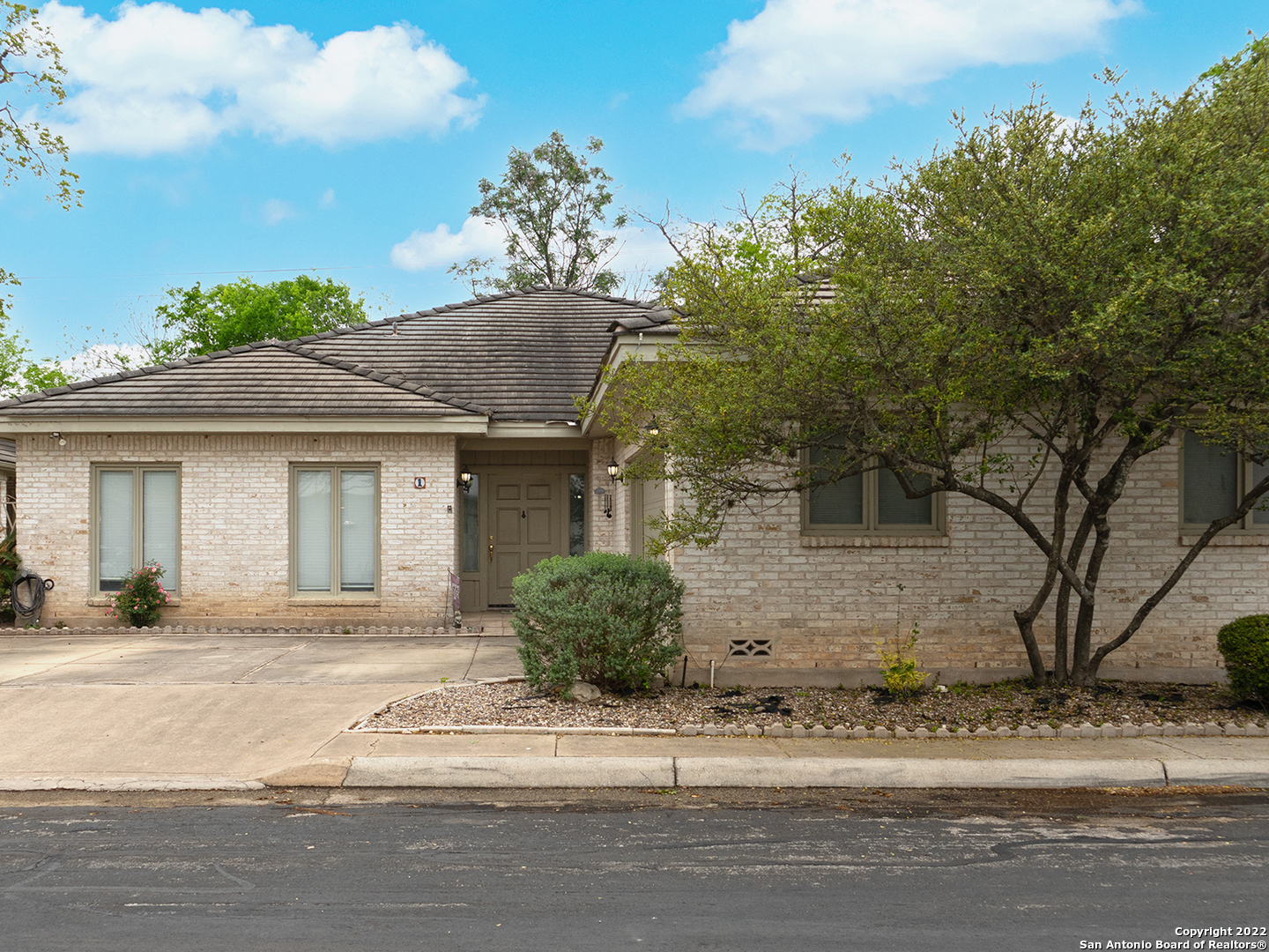 1 Bryanston Court San Antonio TX 78218