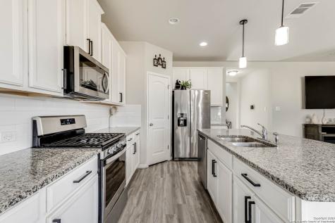 6823 Dashmoor Creek San Antonio TX 78244