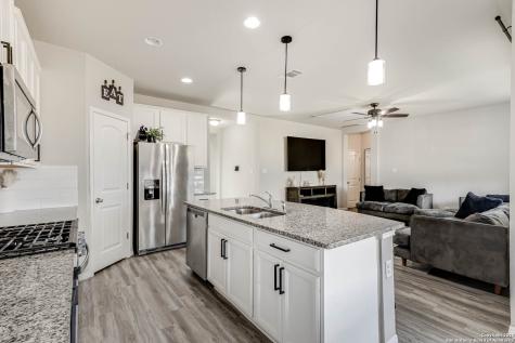 6823 Dashmoor Creek San Antonio TX 78244