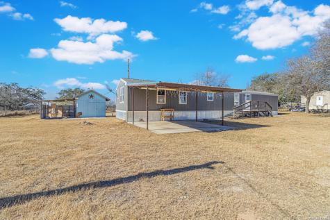 18065 County Road 163 Elmendorf TX 78112