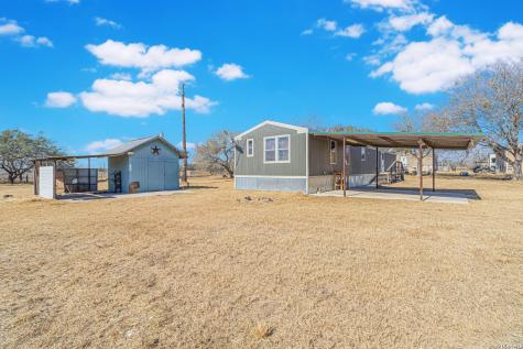 18065 County Road 163 Elmendorf TX 78112