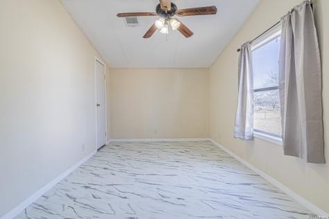 18065 County Road 163 Elmendorf TX 78112